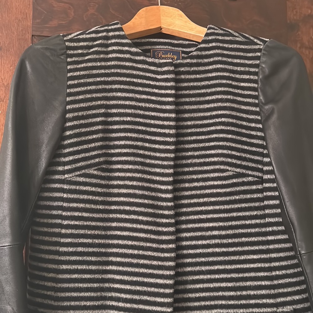 Stunning MADEWELL outerwear jacket with front pockets and functional snaps. - Picture 2 of 9